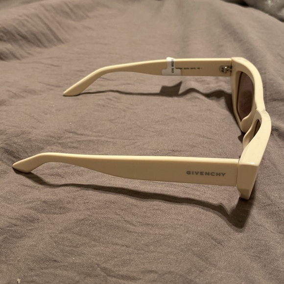 Givenchy 52mm ivory cat eye sunglasses - Picture 5 of 6